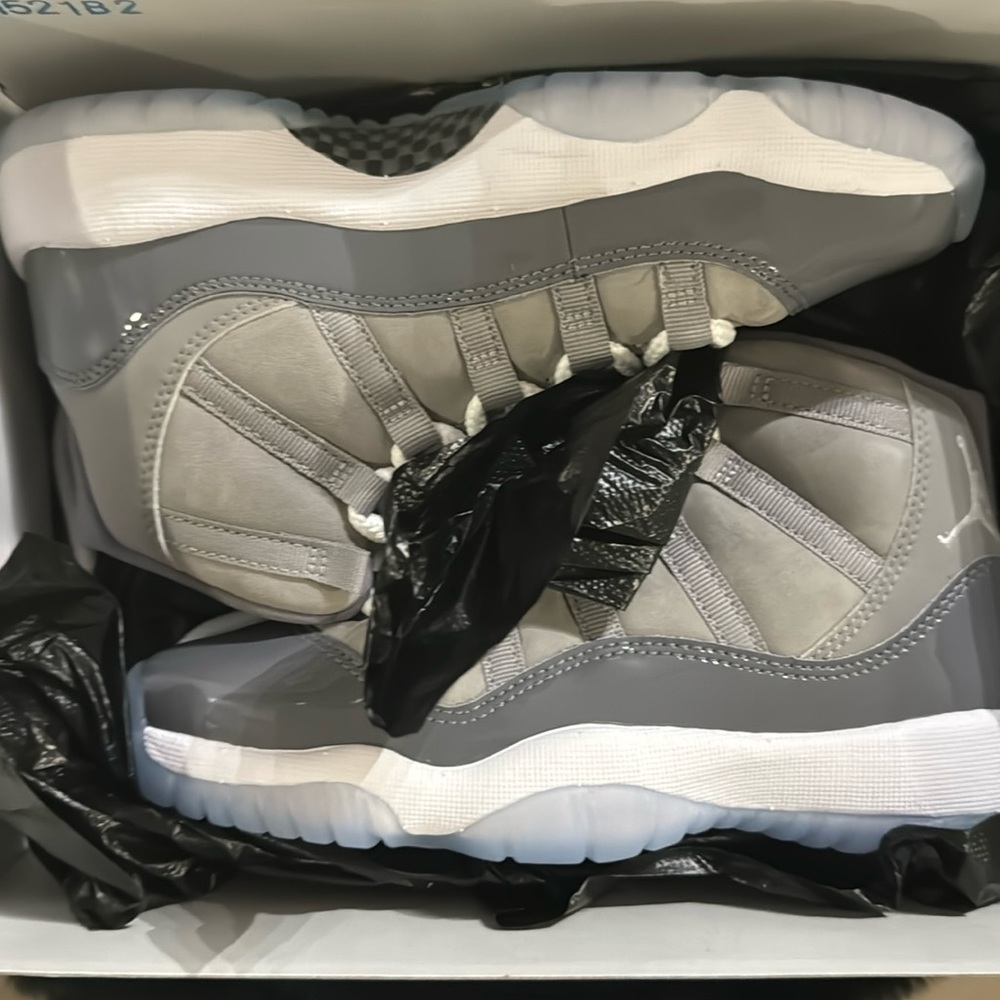 Brand New Jordan 11 cool grey 3.5y